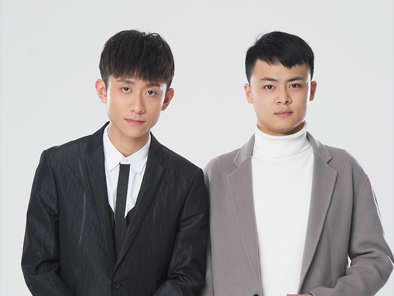 本人与代言人合影